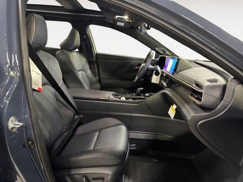 New 2025 Toyota Crown Signia image 15