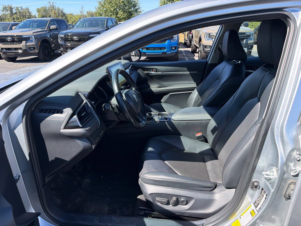 Used 2023 Toyota Camry XSE FWD image 6