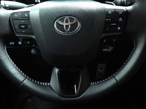 Certified 2025 Toyota Camry Hybrid image 16