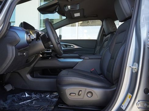 New 2025 Chevrolet Equinox EV LT image 22