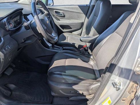 Used 2018 Chevrolet Trax LT w/ LT Convenience Package image 14