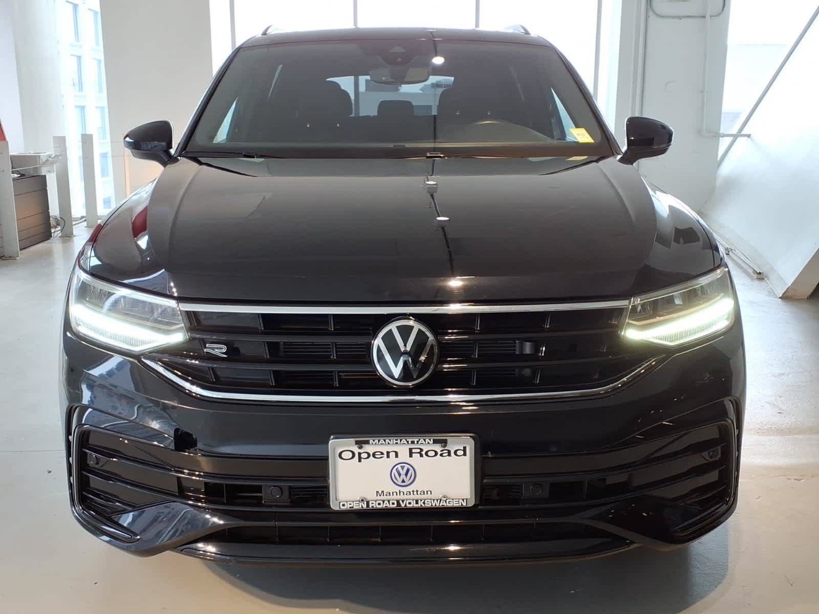 Used 2023 Volkswagen Tiguan SE R-Line AWD/4WD image 2
