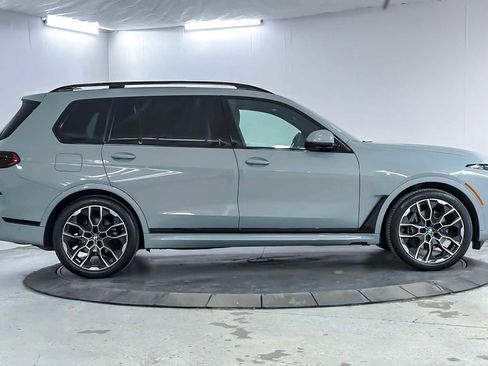 Used 2024 BMW X7 xDrive40i w/ Executive Package image 8