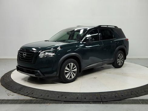 Used 2022 Nissan Pathfinder SL w/ SL Black Package FWD image 4
