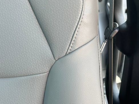 Used 2025 Toyota Sienna XLE FWD image 12
