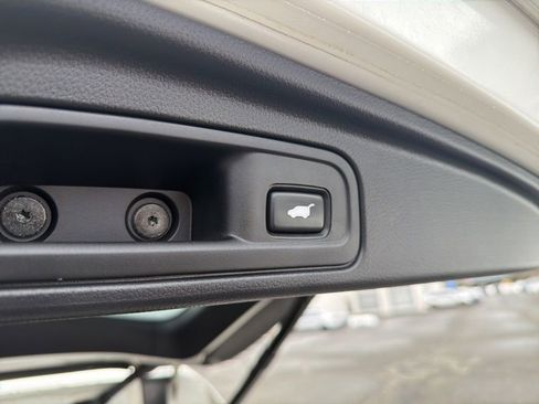 Used 2019 Honda Pilot Touring image 17