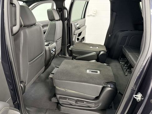 Used 2023 GMC Yukon XL SLT image 17