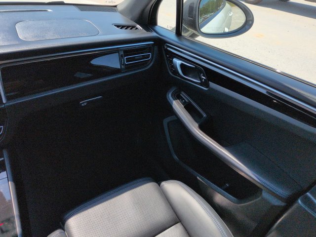 Used 2023 Porsche Macan Turbo AWD/4WD image 19