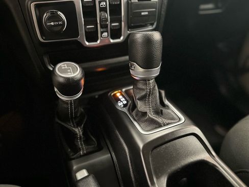 Used 2020 Jeep Gladiator Overland w/ LED Lighting Group image 32