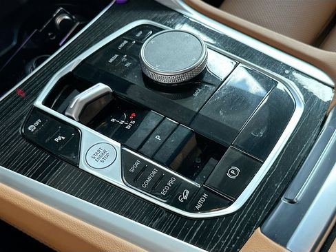 Certified 2025 BMW X6 xDrive40i w/ Parking Assistance Package image 17