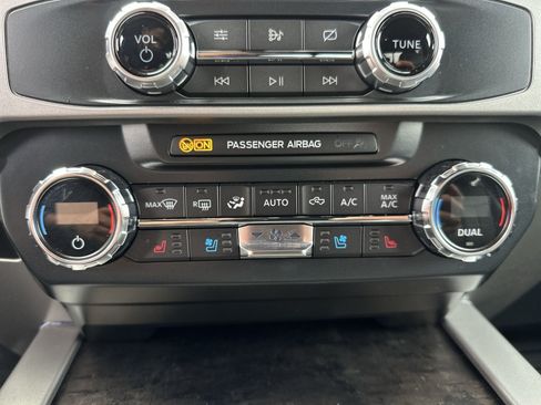 Used 2022 Ford F250 Lariat w/ Lariat Value Package AWD/4WD image 28