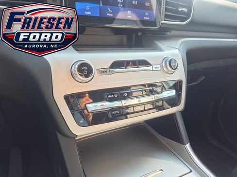 Used 2024 Ford Explorer XLT w/ Equipment Group 202A AWD/4WD image 21