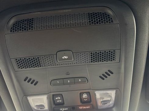 Used 2025 Cadillac XT6 Premium Luxury image 24