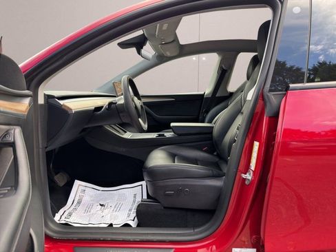 Used 2022 Tesla Model Y Long Range image 9