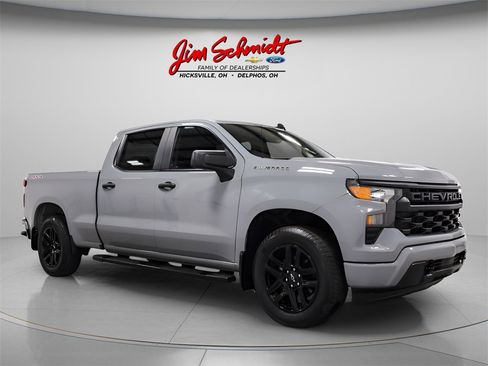 Used 2024 Chevrolet Silverado 1500 Custom image 1