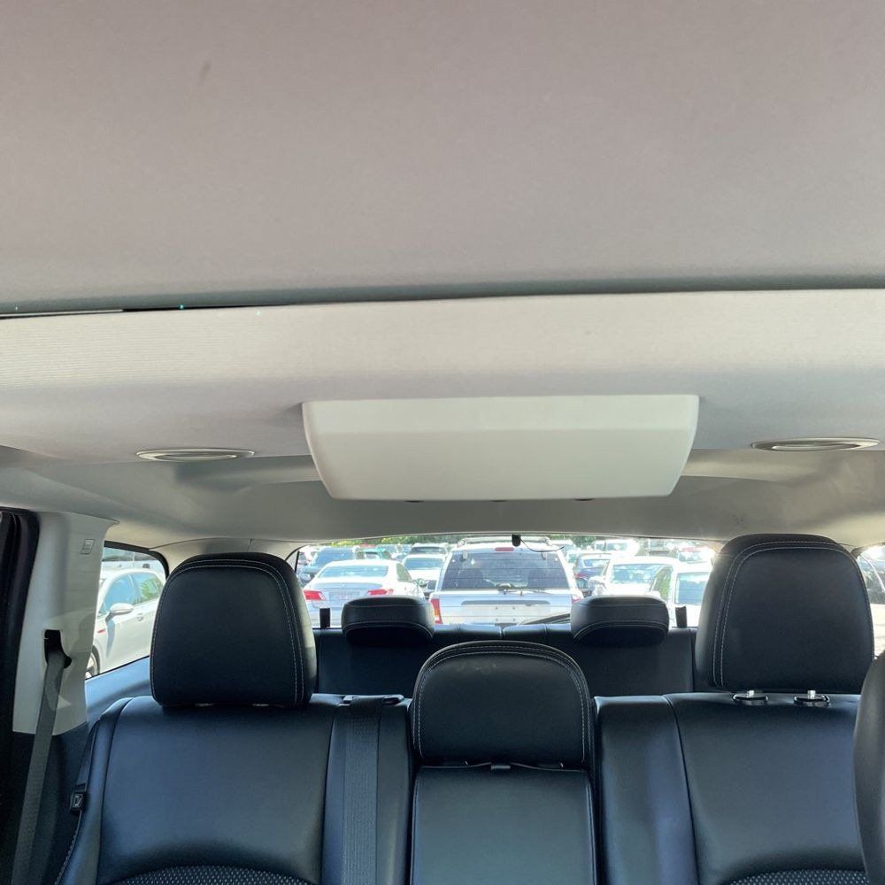 Used 2018 Dodge Journey Crossroad w/ Nav & Sun Group FWD image 12