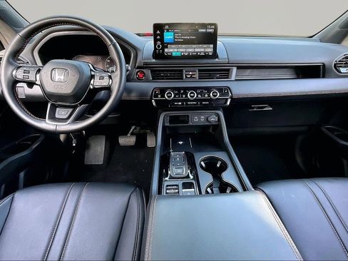 Used 2024 Honda Pilot TrailSport image 8