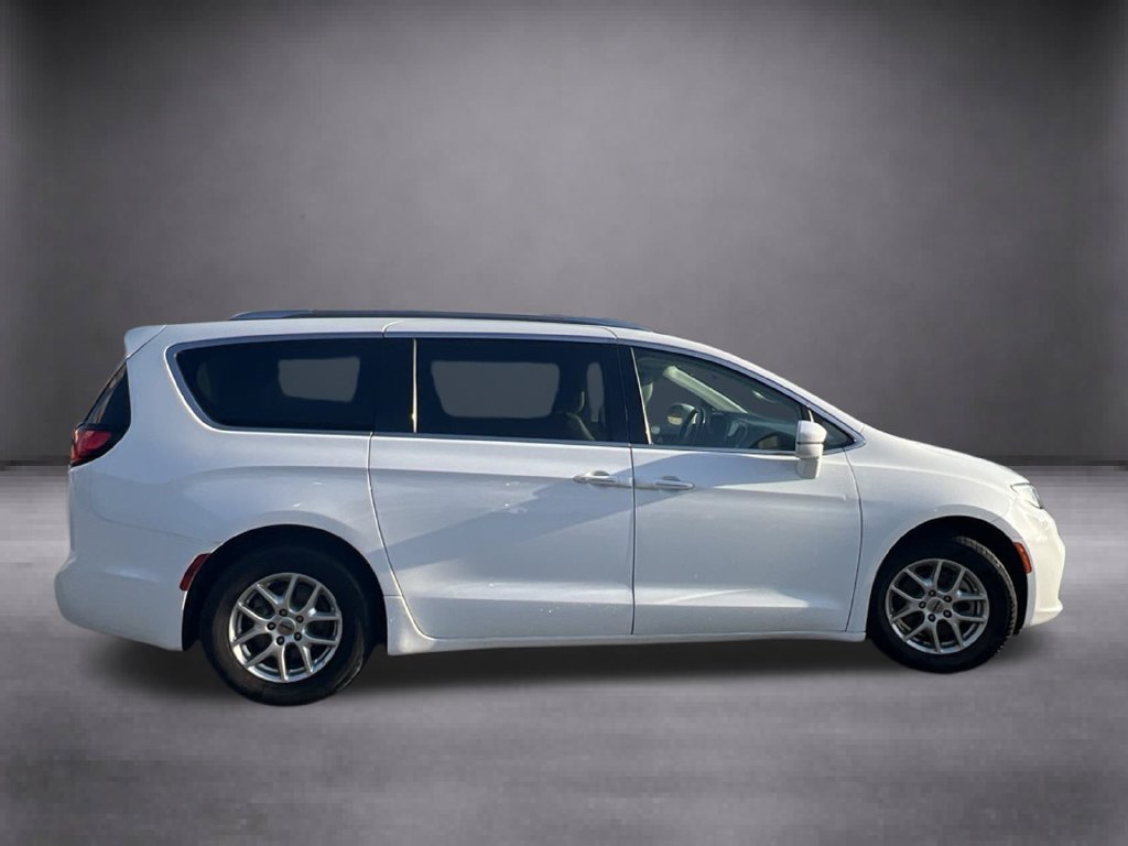 Used 2021 Chrysler Pacifica Touring-L FWD image 9
