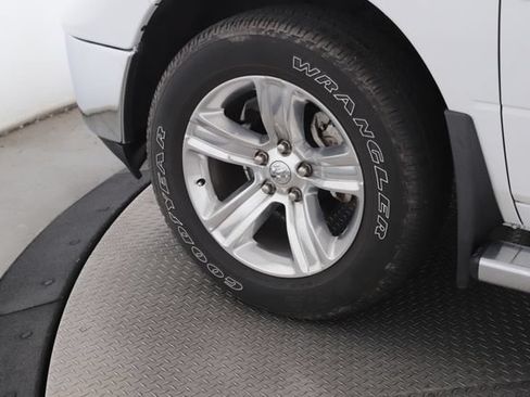 Used 2017 RAM 1500 Classic SLT w/ SLT Plus D←cor Group AWD/4WD image 13