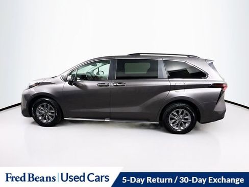 Used 2024 Toyota Sienna XLE image 4