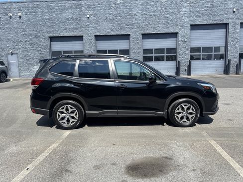 Used 2024 Subaru Forester Premium AWD/4WD image 24