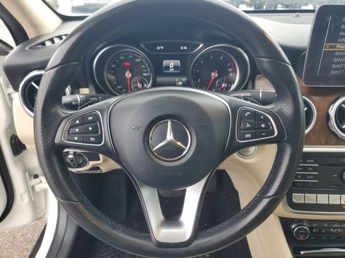 Used 2018 Mercedes-Benz GLA 250 4MATIC image 14