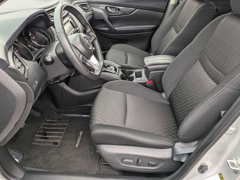 Used 2020 Nissan Rogue SV image 14