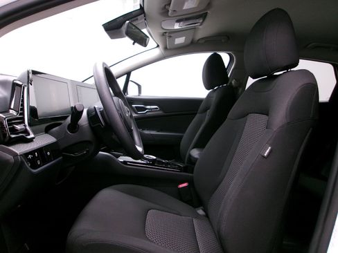 Used 2025 Kia Sportage LX AWD/4WD image 8