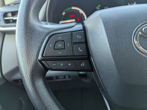 Used 2024 Toyota Sienna LE image 29