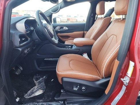 New 2026 Chrysler Pacifica Pinnacle image 15