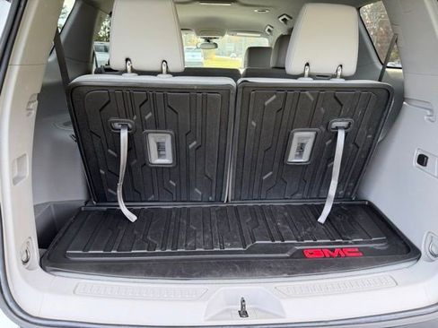 Certified 2023 GMC Acadia SLT FWD image 7