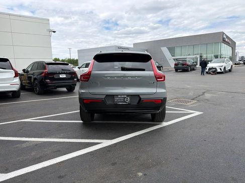 Certified 2025 Volvo XC40 B5 Plus AWD/4WD image 3