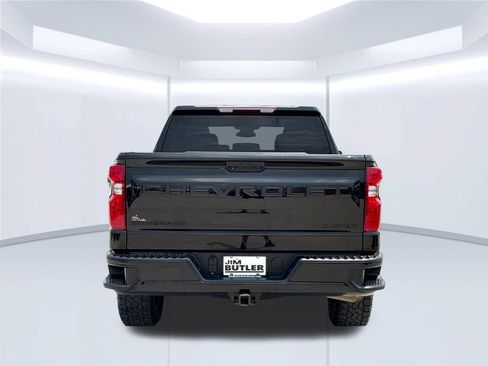Used 2022 Chevrolet Silverado 1500 Custom w/ LPO, Dark Essentials Package AWD/4WD image 4