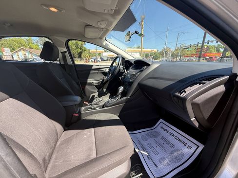Used 2015 Ford Focus SE w/ SE Sport Package FWD image 16