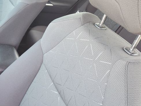 Used 2021 Toyota RAV4 XLE image 18