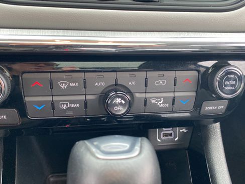 Used 2022 Jeep Compass Limited w/ Elite Group AWD/4WD image 18