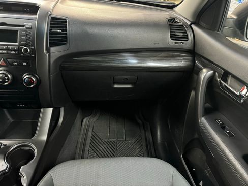Used 2013 Kia Sorento LX image 27