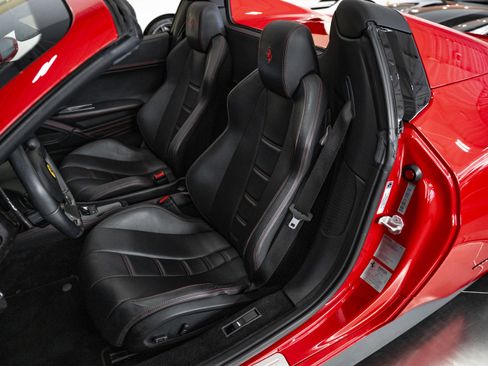 Used 2014 Ferrari 458 Spider image 29