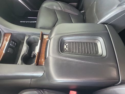 Certified 2020 Cadillac Escalade Luxury RWD image 24