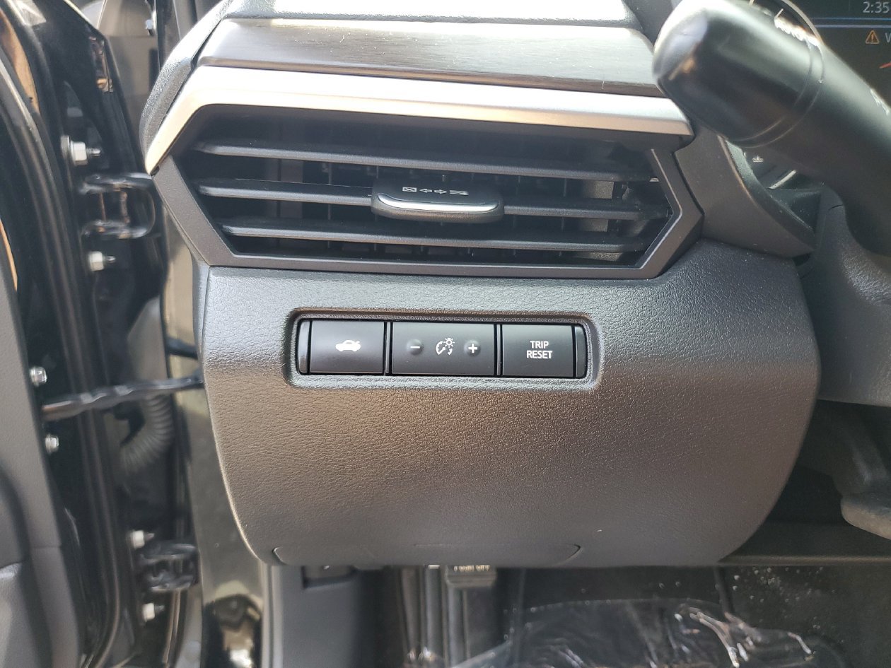Used 2024 Nissan Altima 2.5 SV FWD image 30