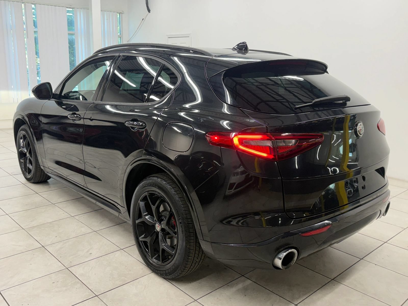 Used 2020 Alfa Romeo Stelvio Ti AWD/4WD image 7