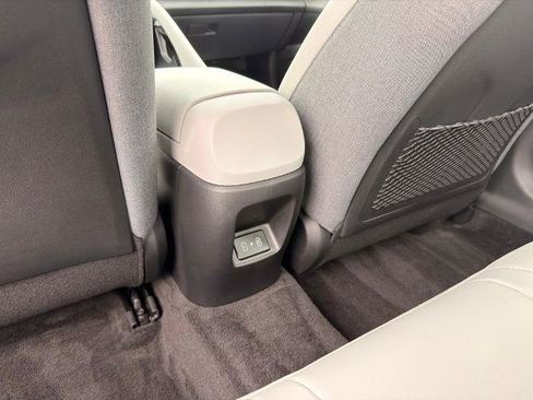 Used 2025 Hyundai Elantra Limited w/ Cargo Package image 31