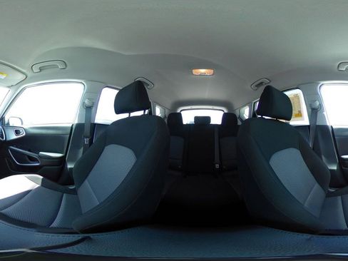 Used 2025 Kia Soul LX w/ LX Technology Package FWD image 37