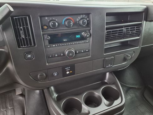 Used 2024 GMC Savana 2500 w/ Driver Convenience Package image 18