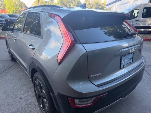 Certified 2023 Kia Niro Wave w/ Wave Preserve Package FWD image 6