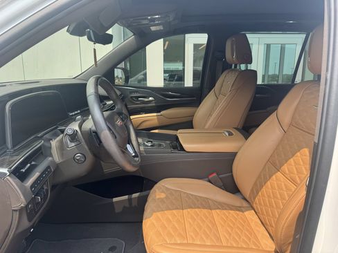 Used 2023 Cadillac Escalade Sport w/ LPO, ONYX Package AWD/4WD image 5