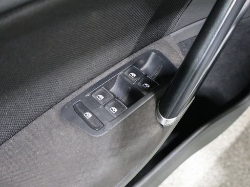 Used 2017 Volkswagen Golf S image 11