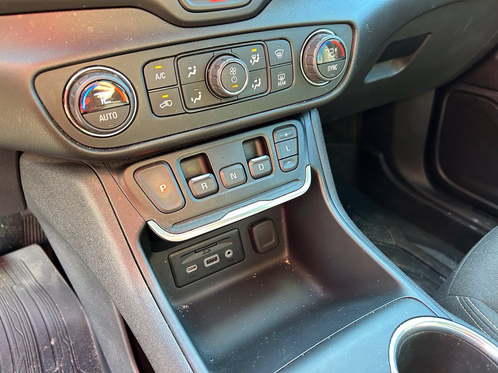 Used 2020 GMC Terrain SLE w/ Driver Convenience Package AWD/4WD image 23