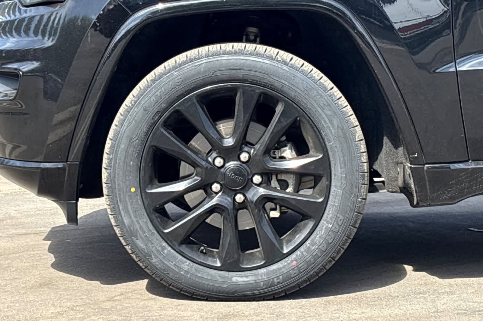 Used 2020 Jeep Grand Cherokee Altitude AWD/4WD image 18