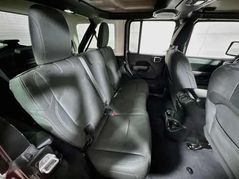 Used 2018 Jeep Wrangler Unlimited Sport S AWD/4WD image 24